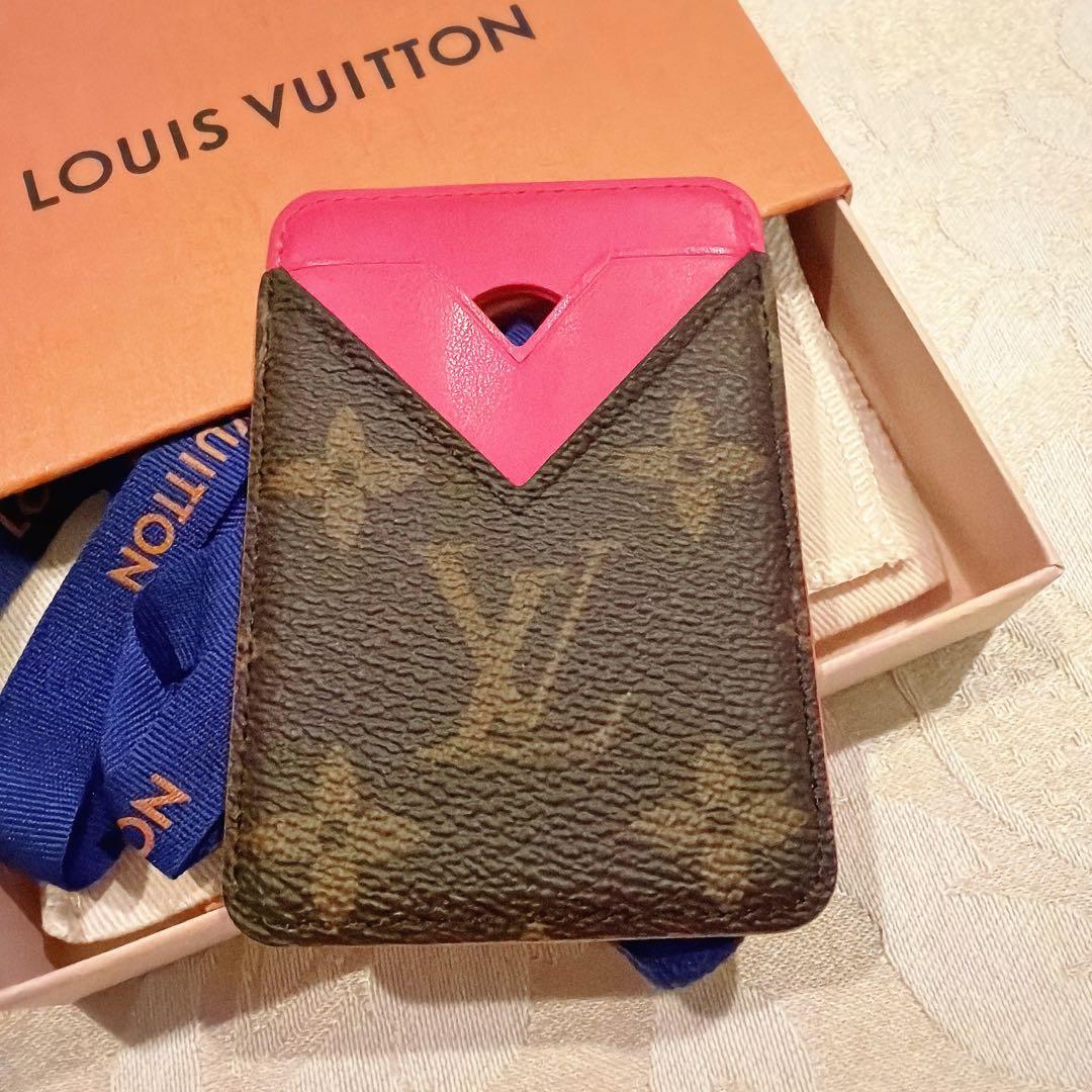 ほぼ新品　ヴィトン iPhone ポルトカルトマグネット