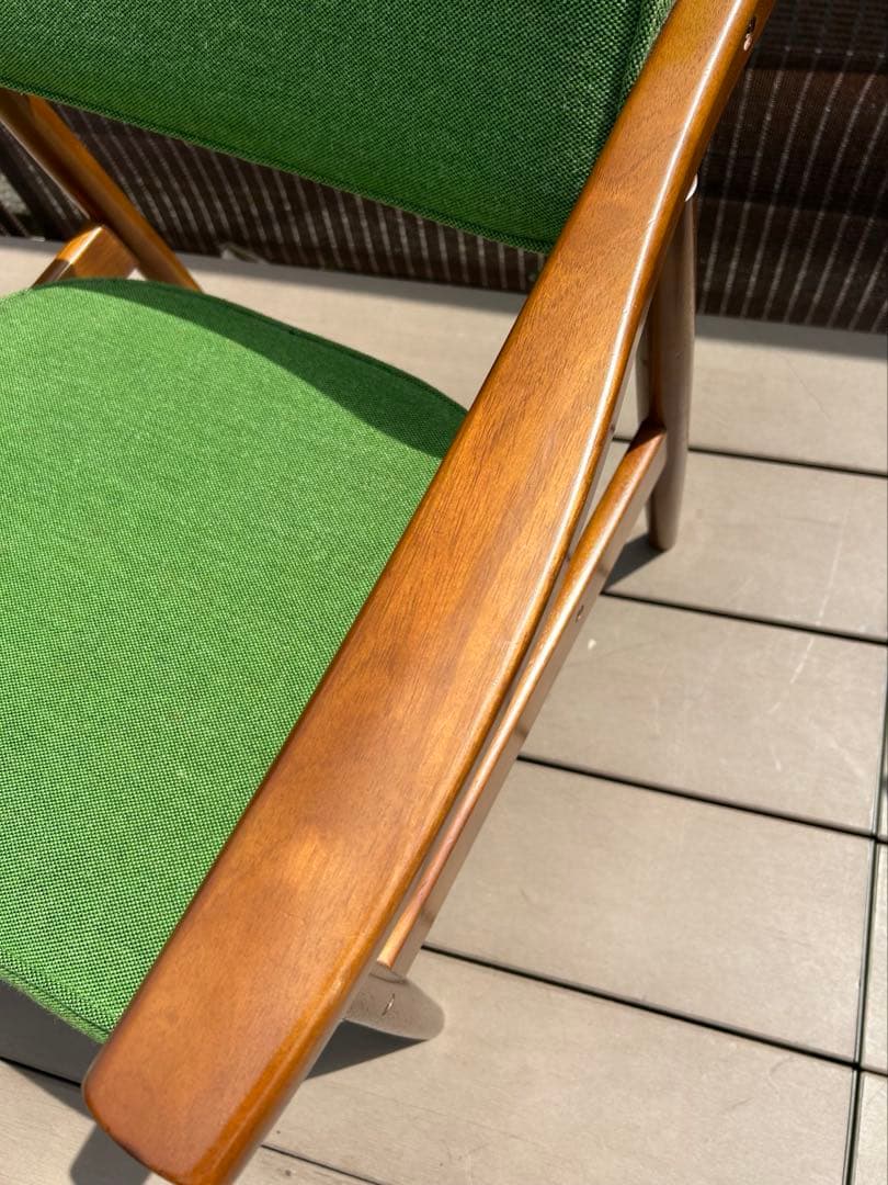 ② 良品 カリモク60 Dチェア タープグリーン 椅子　肘掛け
