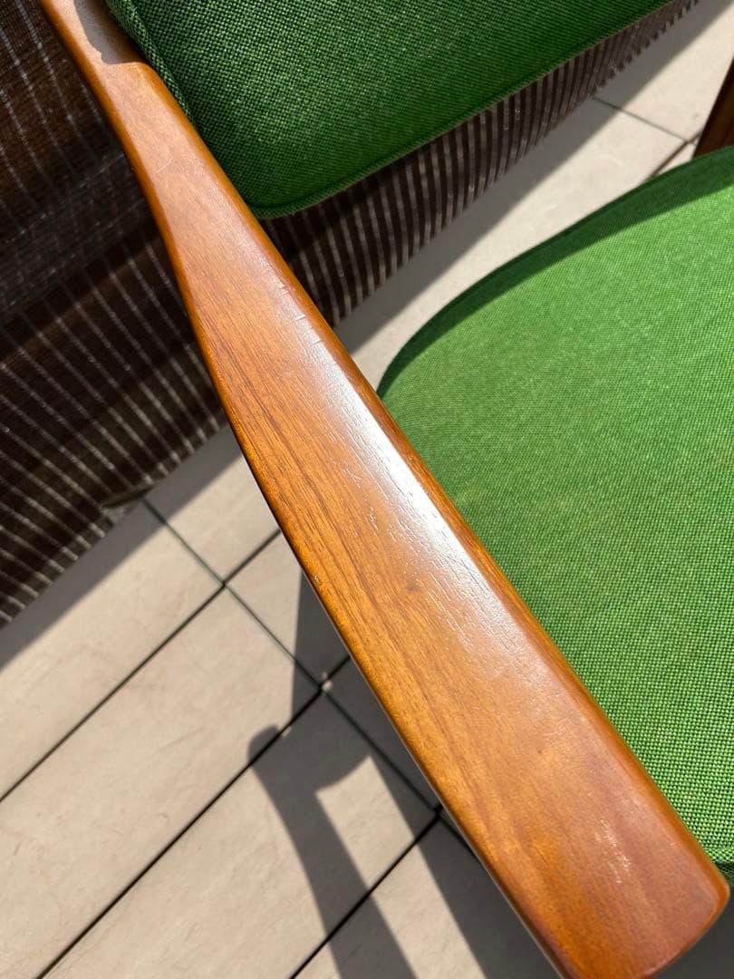 ② 良品 カリモク60 Dチェア タープグリーン 椅子　肘掛け