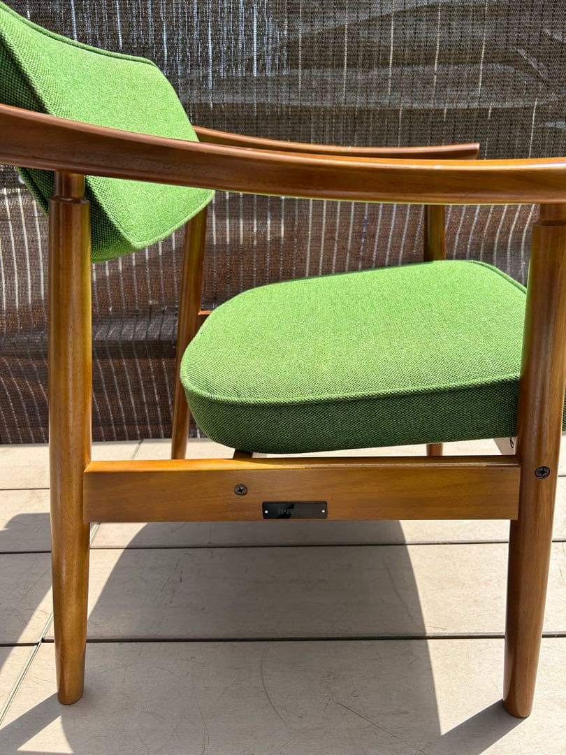 ② 良品 カリモク60 Dチェア タープグリーン 椅子　肘掛け