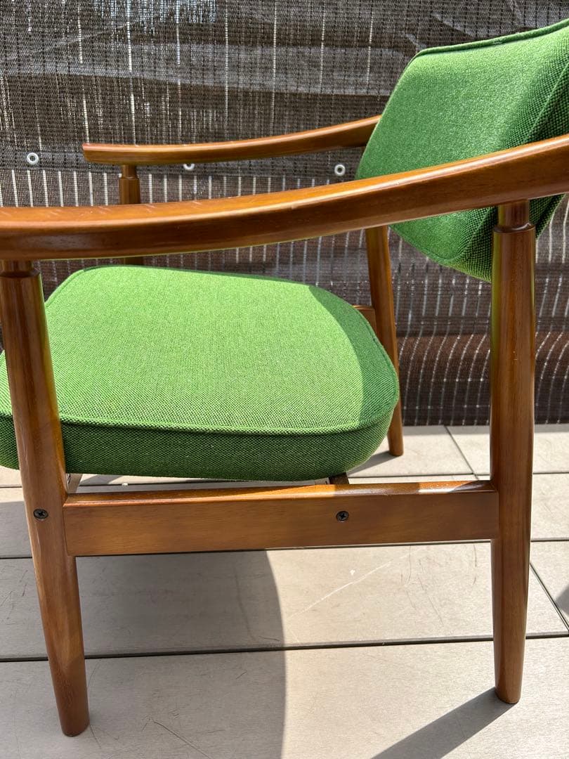 ② 良品 カリモク60 Dチェア タープグリーン 椅子　肘掛け