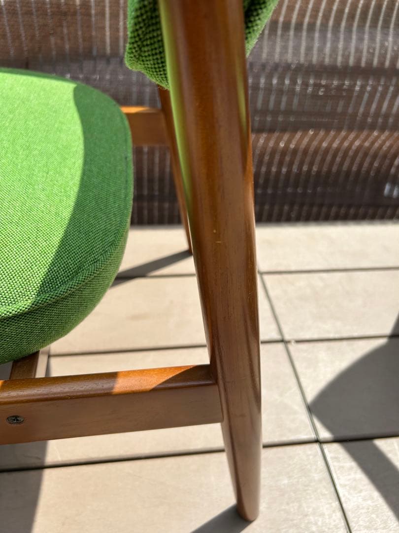 ② 良品 カリモク60 Dチェア タープグリーン 椅子　肘掛け