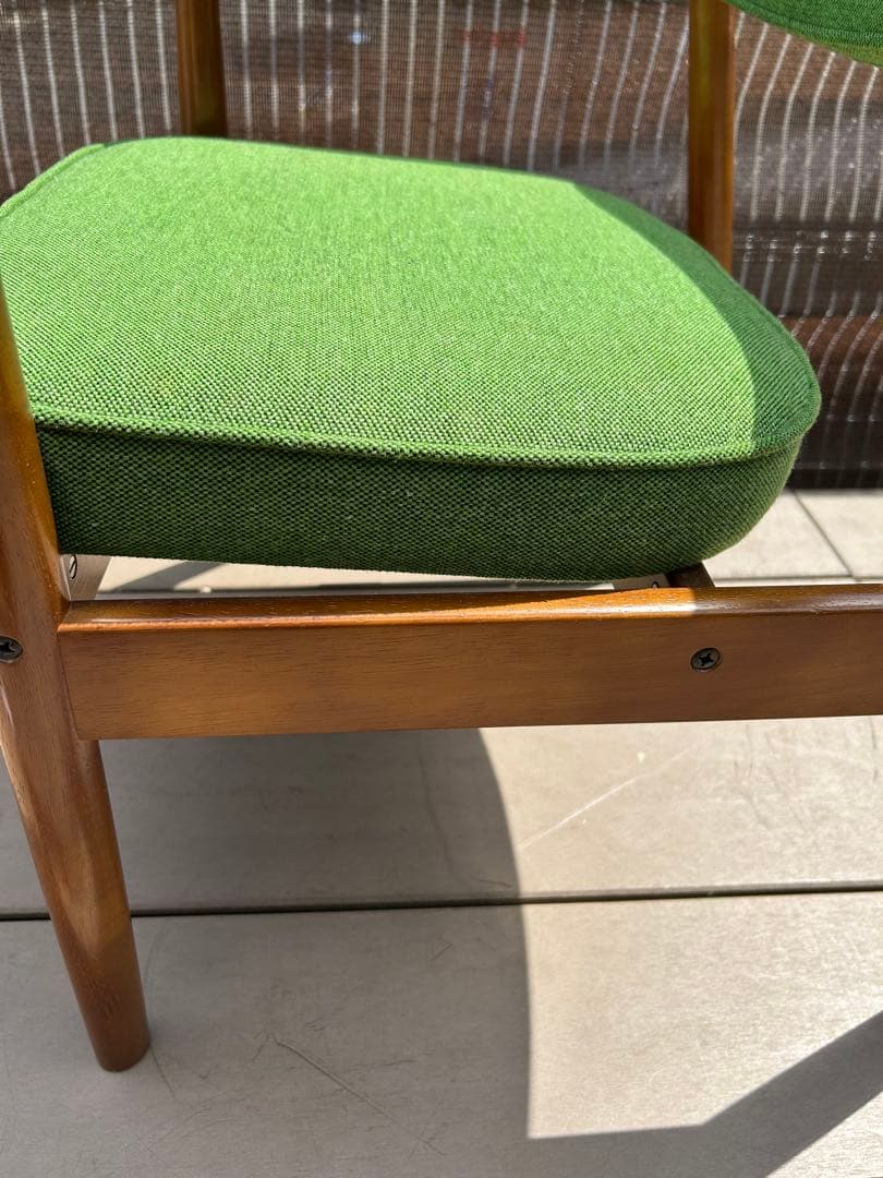② 良品 カリモク60 Dチェア タープグリーン 椅子　肘掛け