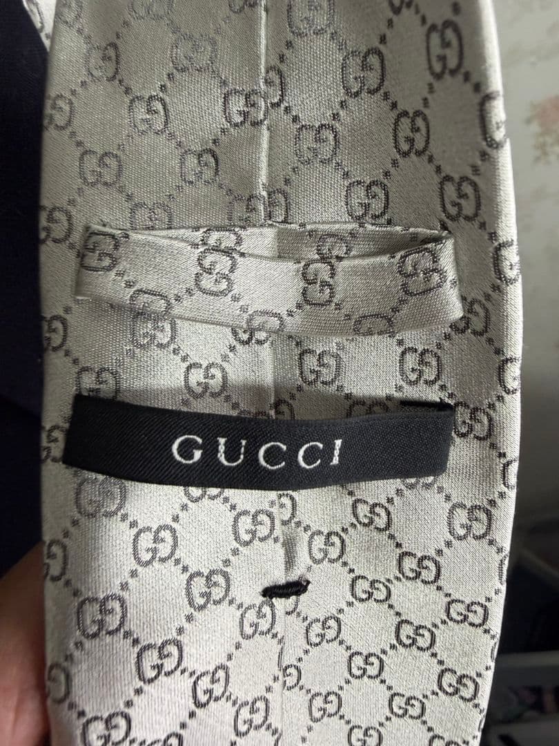 GUCCI シルバー ネクタイ GGパターン