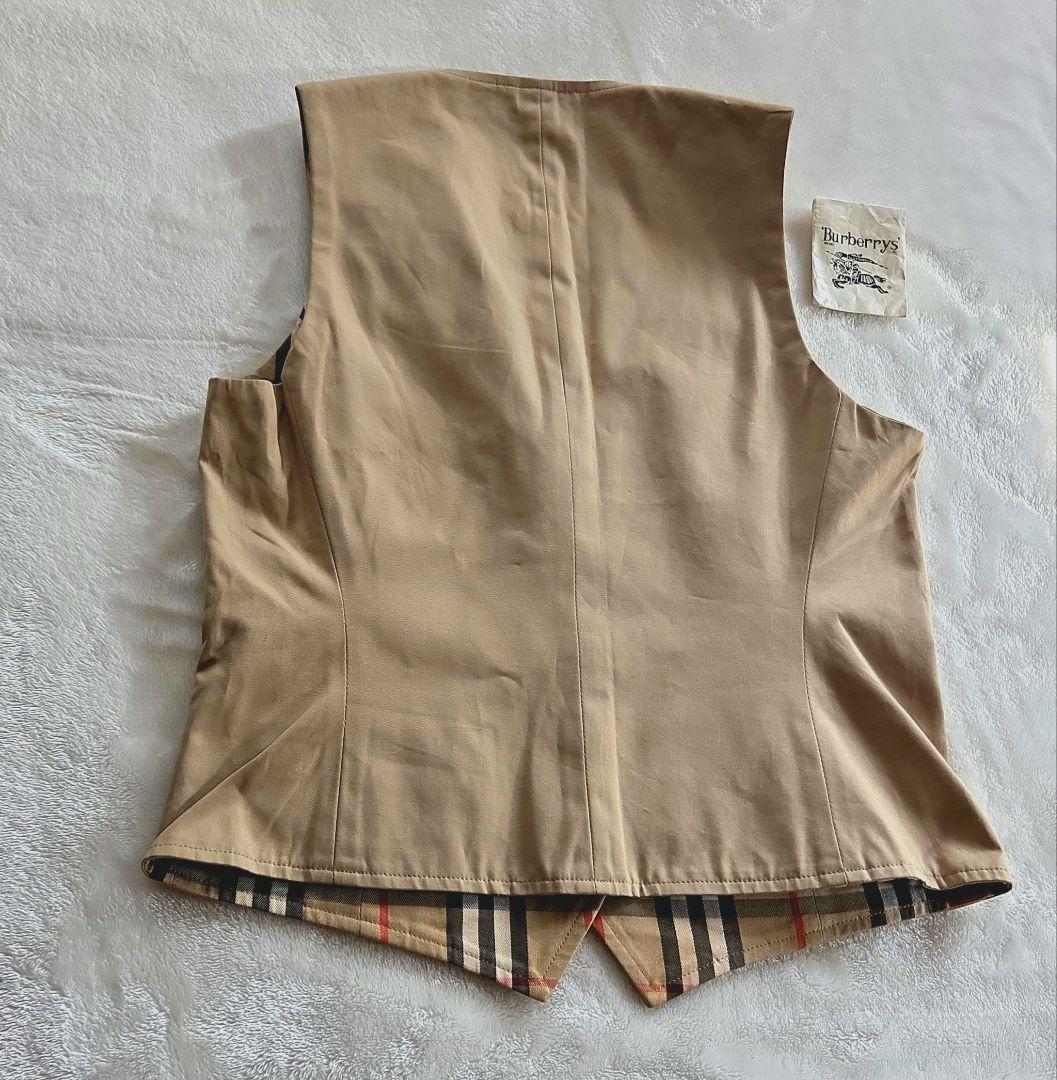 未使用品【バーバリー】リバーシブルベスト　ベージュ×ノバチエックチェック柄 М