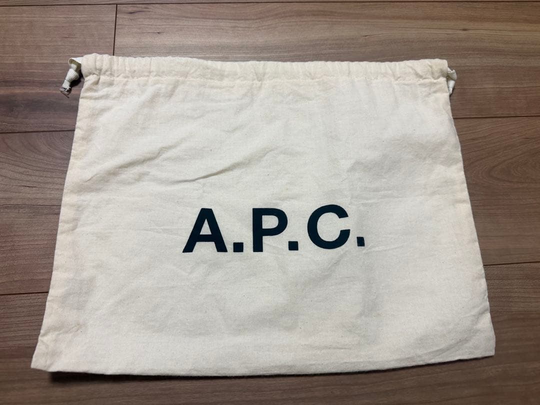 A.P.C ハーフムーン　マロングラッセ　ショルダーバッグ