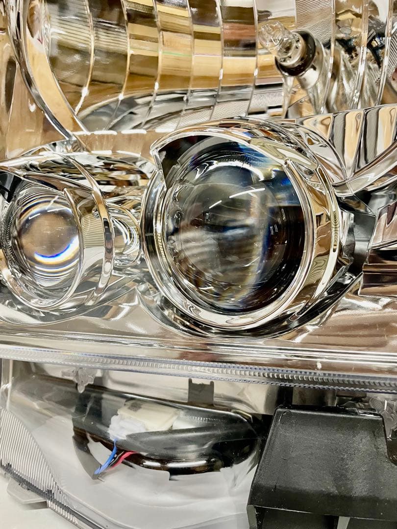 K氏　新車外し 200系 ハイエース ダークプライム 純正 LED