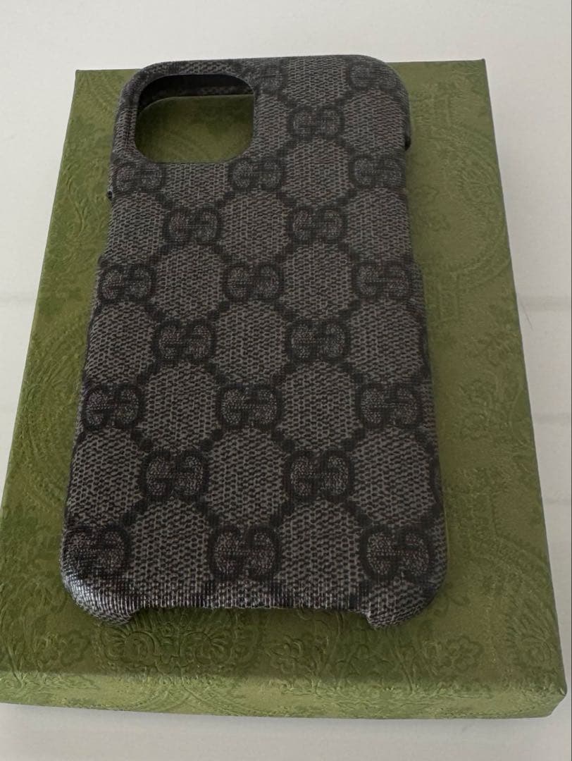GUCCI iPhone15ケース GGパターン グレー/ブラック
