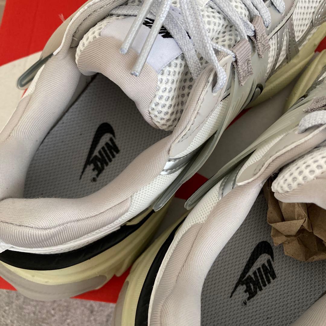 【ほぼ新品】23.5cm Nike WMNS V2K Run グレー スニーカー