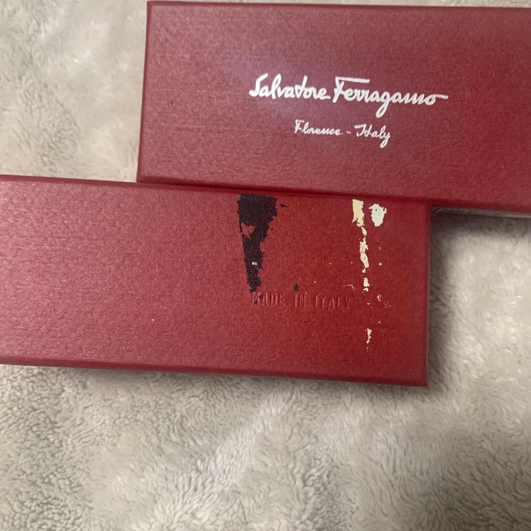 《美品》Salvatore Ferragamoフェラガモヘアバレッタ黒グリッター