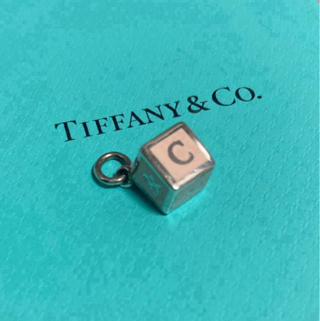 ティファニー ペンダントトップ ブロックチャーム ピンク エナメルフィニッシュ