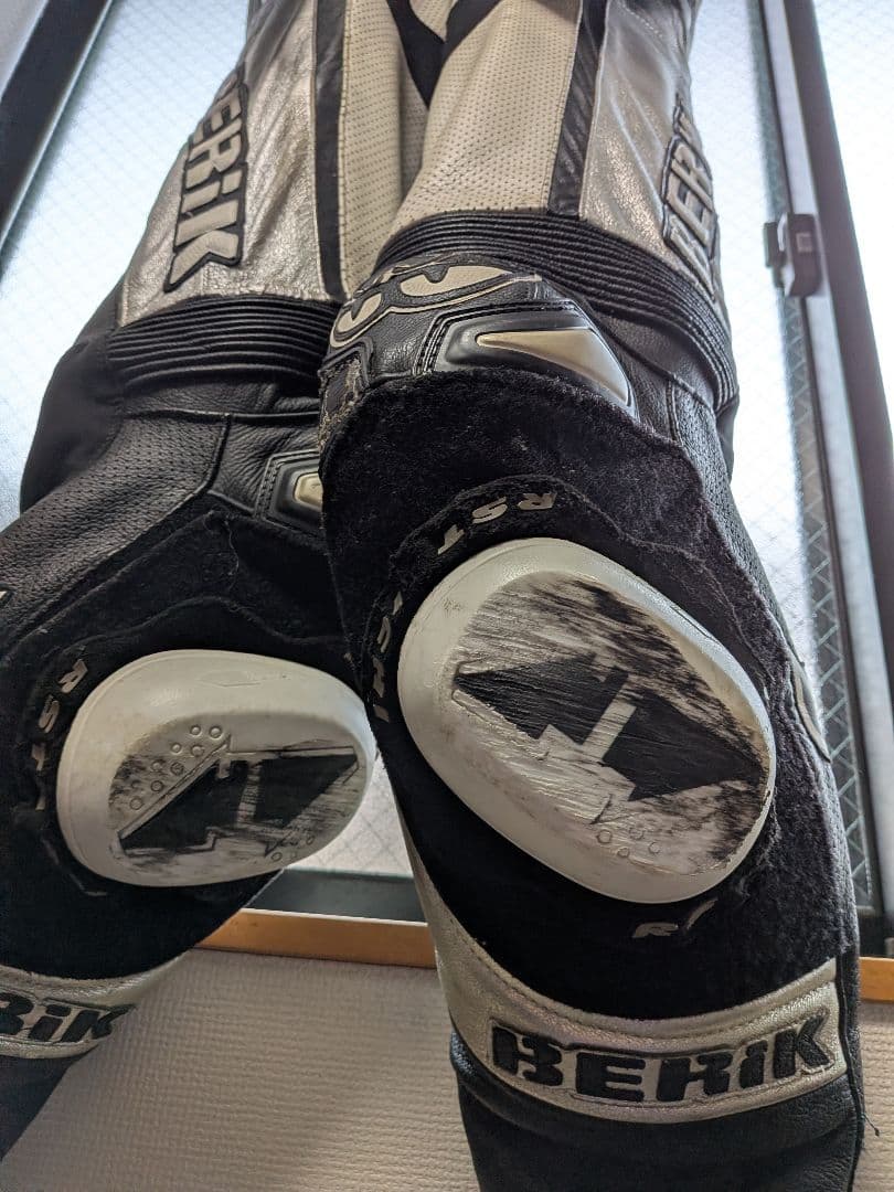 BERIK ベリック　レーシングスーツ　革ツナギ　レザースーツ