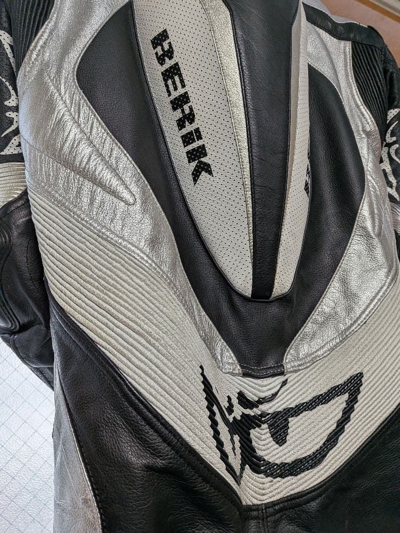 BERIK ベリック　レーシングスーツ　革ツナギ　レザースーツ