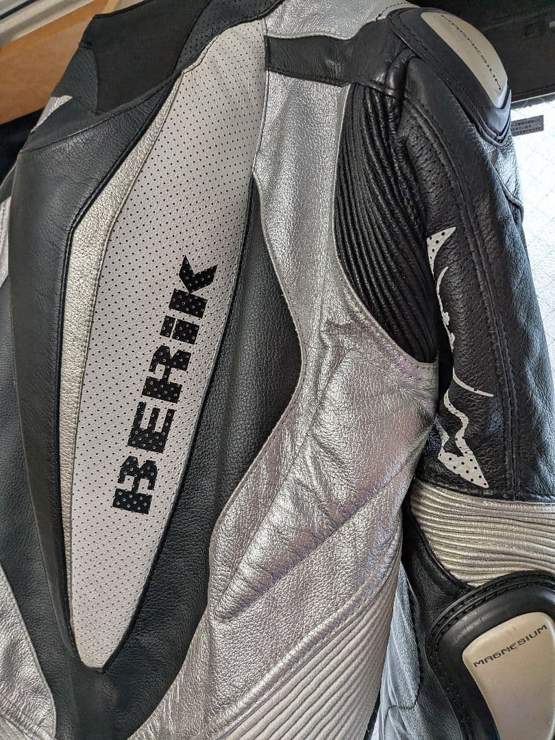 BERIK ベリック　レーシングスーツ　革ツナギ　レザースーツ