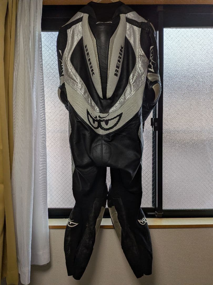 BERIK ベリック　レーシングスーツ　革ツナギ　レザースーツ