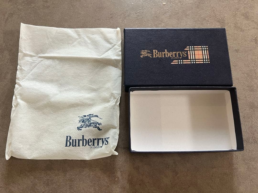 【Burberry 】グリーン レザー キーケース　新品未使用