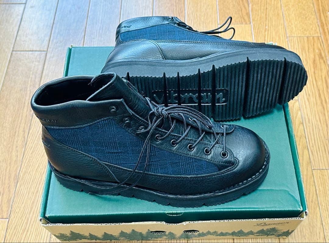 完売新品Dannerホワイトマウンテニアリング×ダナー8ホールブーツ28US10