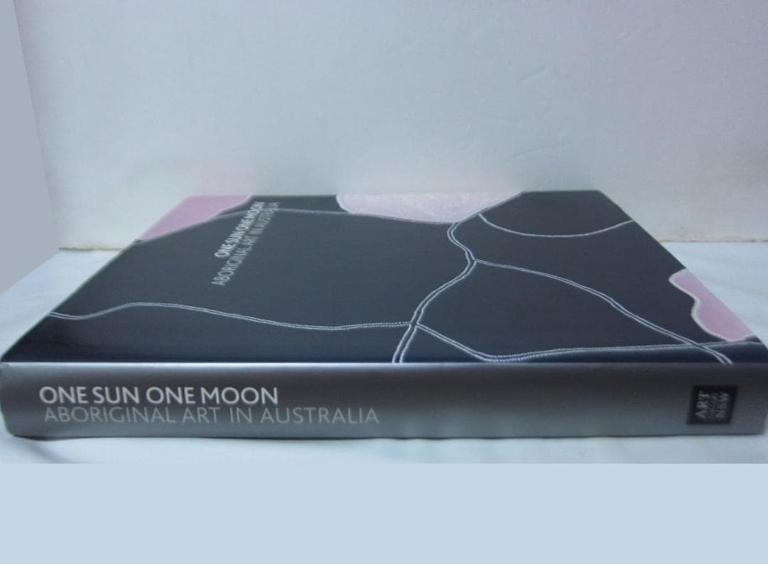 洋書 One Sun One Moon