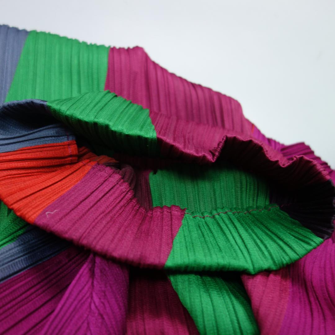 み*り様 9243 美品 プリーツプリーズ イッセイミヤケ ハイネック カットソ