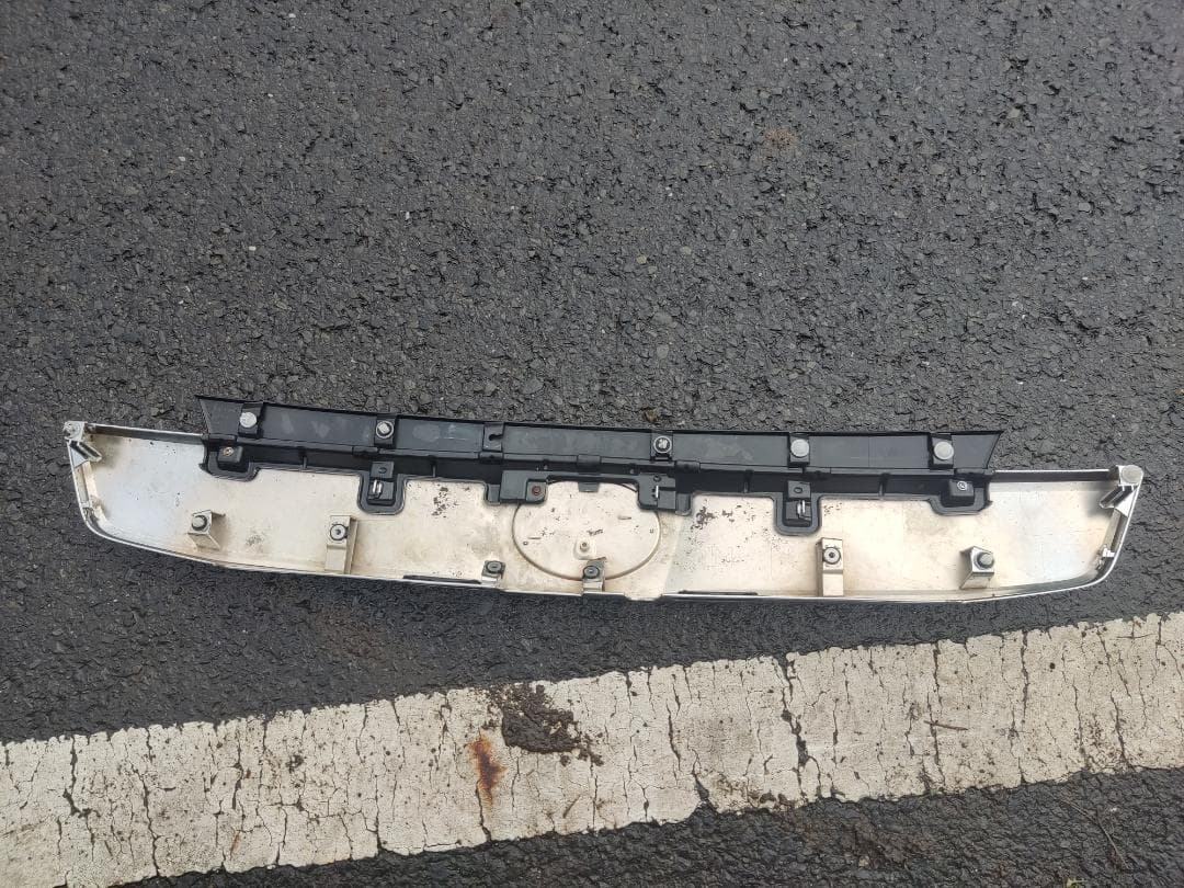 トヨタ AGH30W ヴェルファイア リアトランクガーニッシュ メッキ