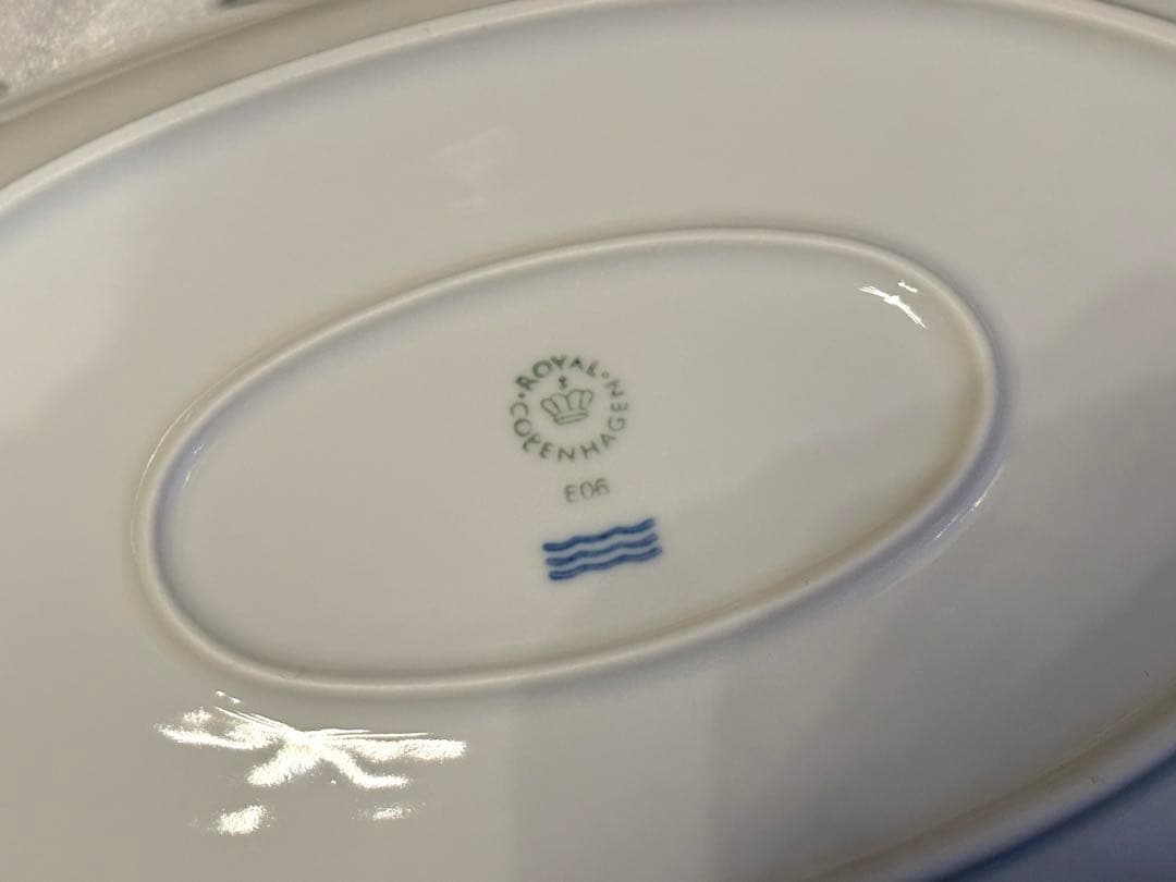 ロイヤルコペンハーゲン オーバルディッシュ27㎝ ホワイトパルメッテ 2枚