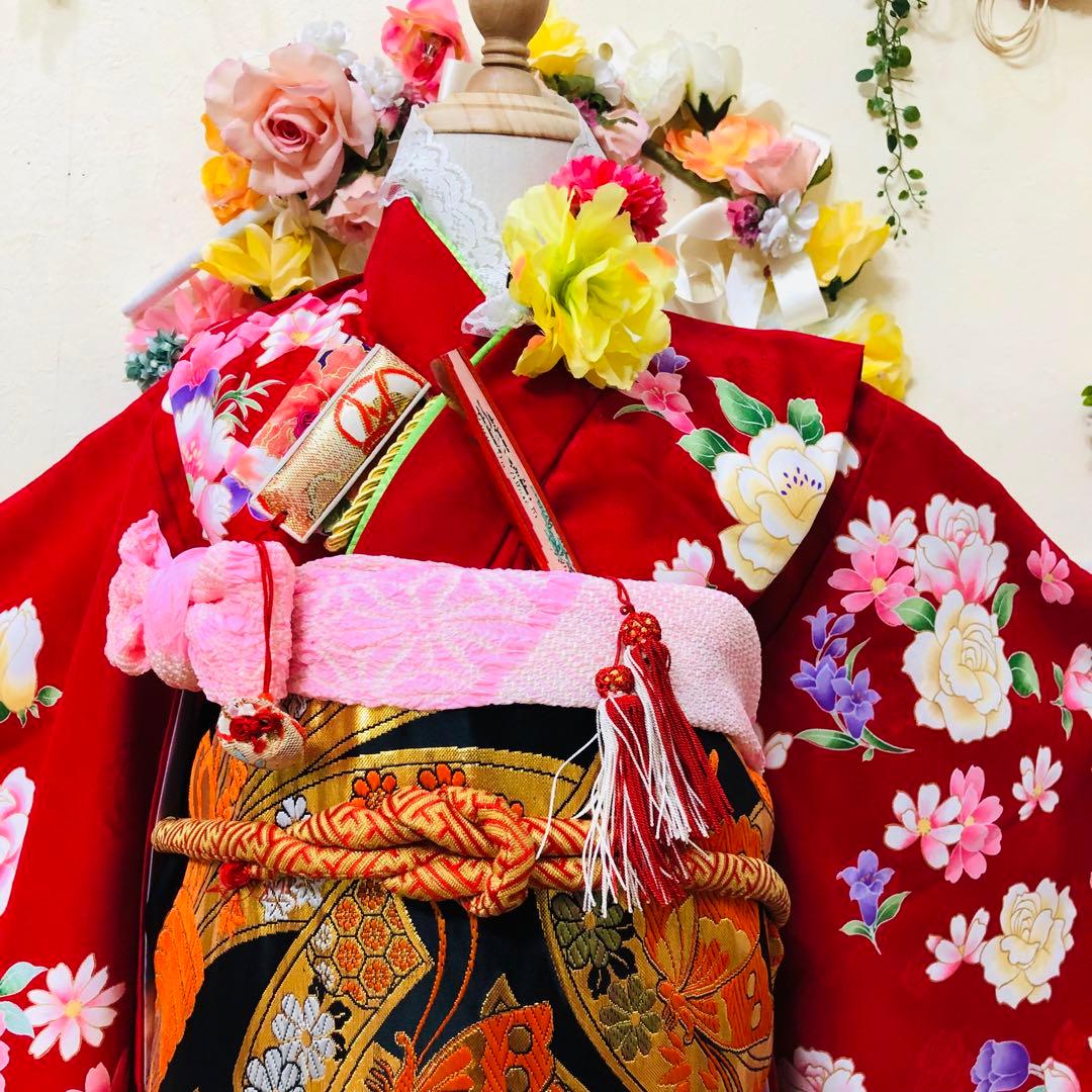 七五三七歳未使用着物‼️人気赤地暈し⭐︎薔薇金糸刺繍煌びやか際立つ⭐︎安心フルセット