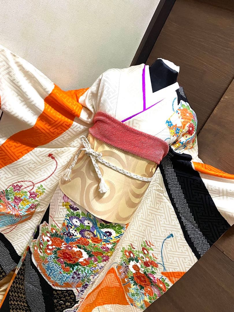 振袖 フルセット6点サイズＬ豪華振袖　駒刺繍　文箱花文　金彩　正絹