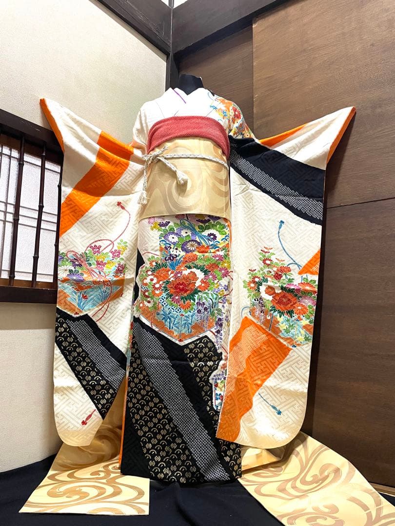 振袖 フルセット6点サイズＬ豪華振袖　駒刺繍　文箱花文　金彩　正絹