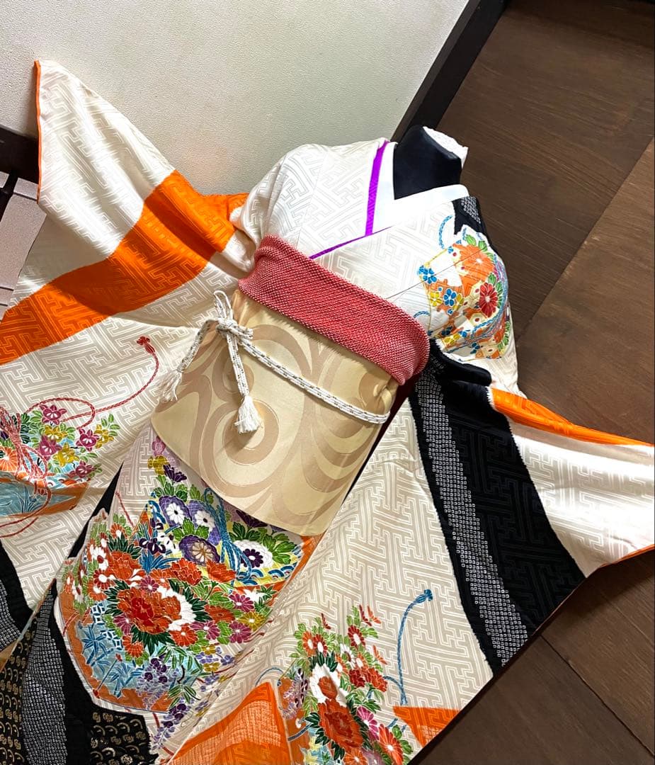 振袖 フルセット6点サイズＬ豪華振袖　駒刺繍　文箱花文　金彩　正絹