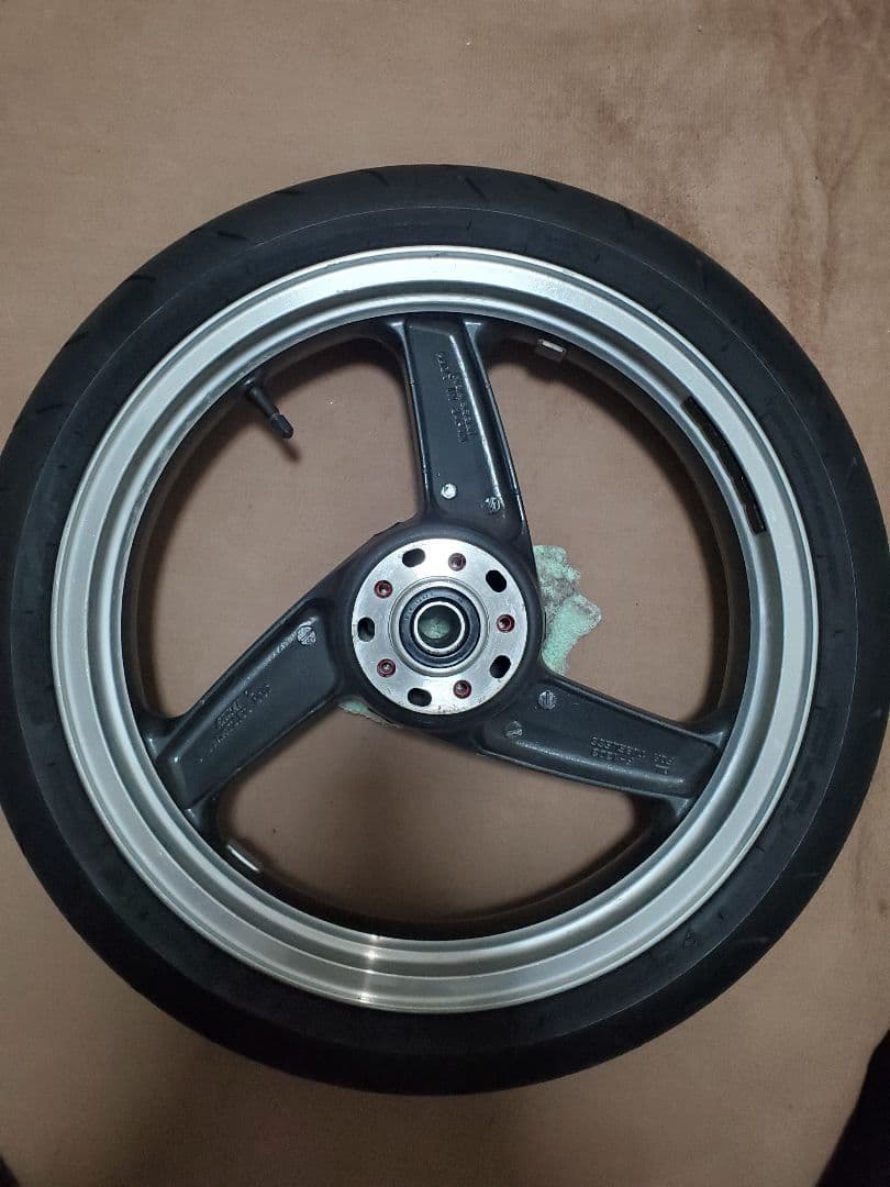 ZZR1100D フロントホイール