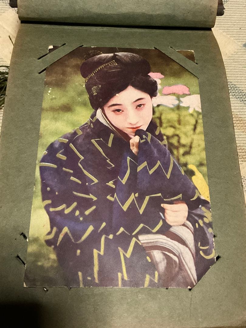 憶追（右から読みとなります）戦前の絵葉書アルバム。【当時の女優、満州事変などの】