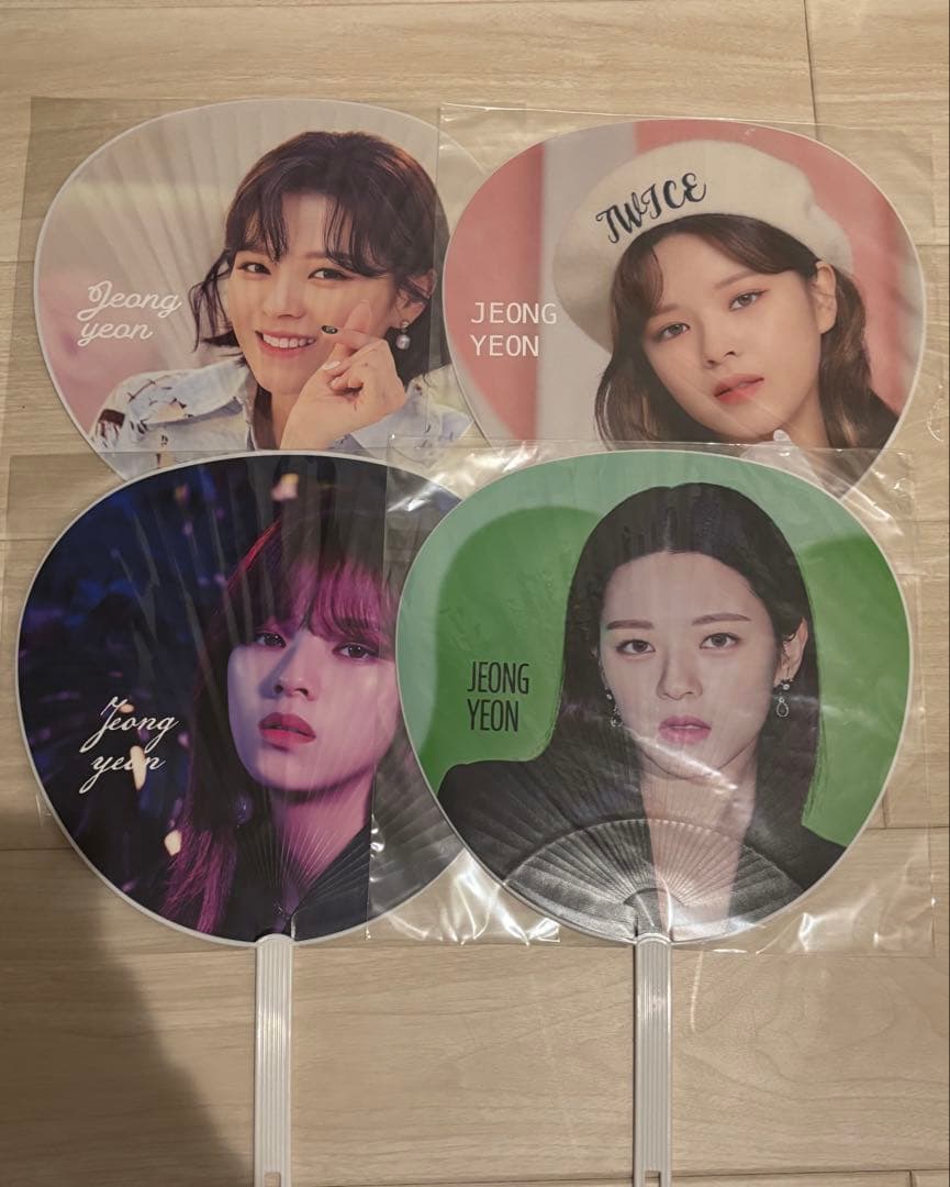 【ぱくちよ】TWICE まとめ売りCD50枚・トレカ306枚・うちわなど