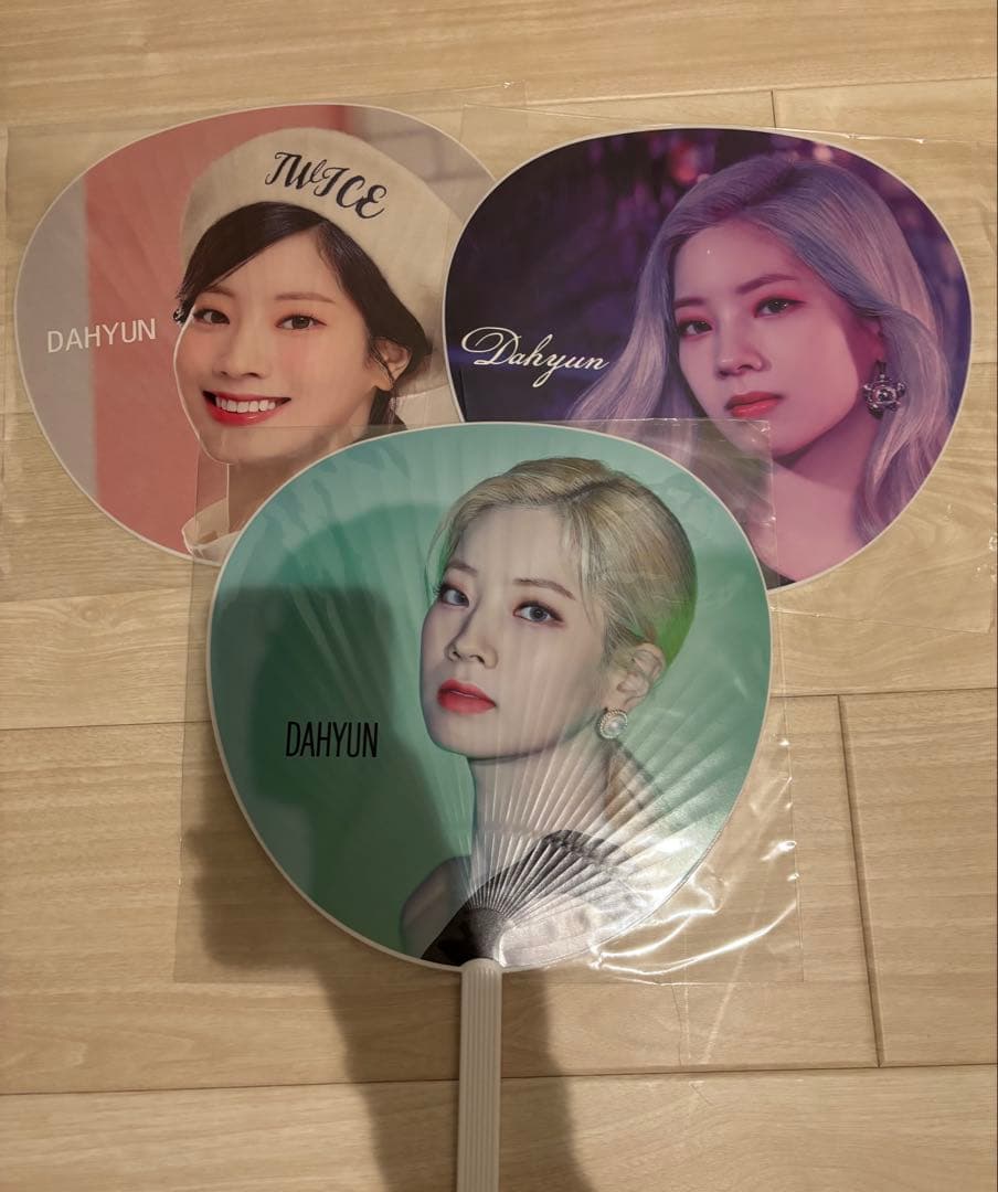 【ぱくちよ】TWICE まとめ売りCD50枚・トレカ306枚・うちわなど