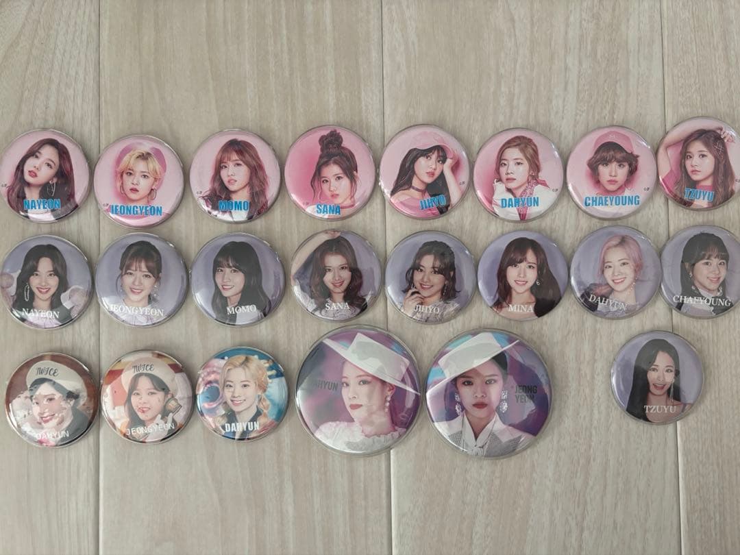 【ぱくちよ】TWICE まとめ売りCD50枚・トレカ306枚・うちわなど