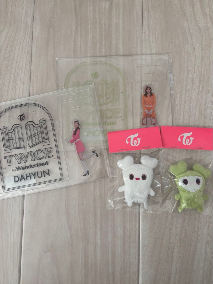 【ぱくちよ】TWICE まとめ売りCD50枚・トレカ306枚・うちわなど