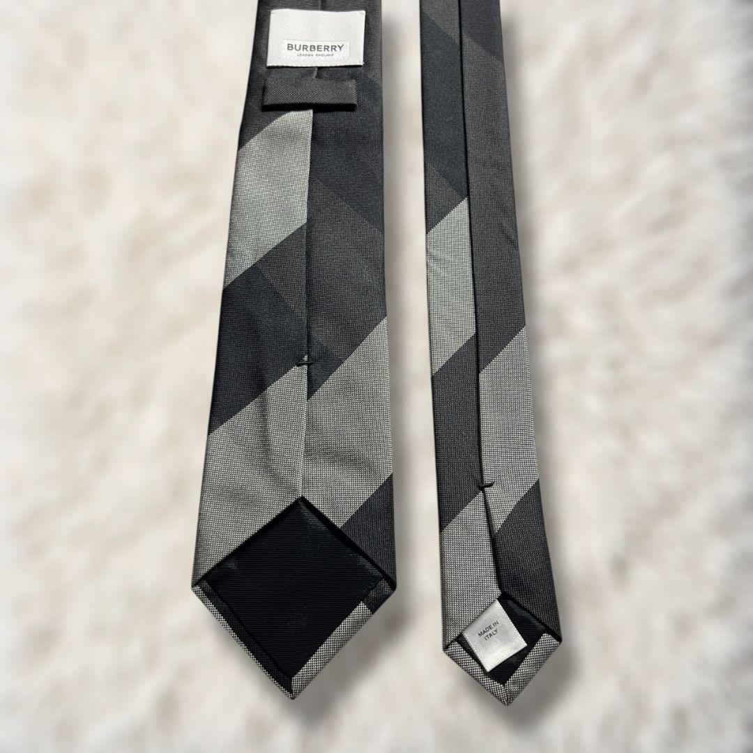 【未使用級✨】現行 バーバリー ジャイアントチェック柄 黒灰赤 ジャガード 細身