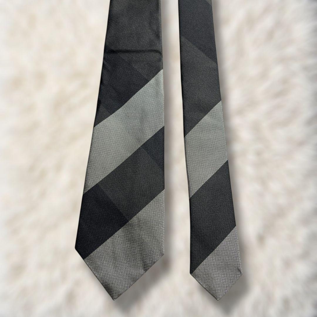 【未使用級✨】現行 バーバリー ジャイアントチェック柄 黒灰赤 ジャガード 細身