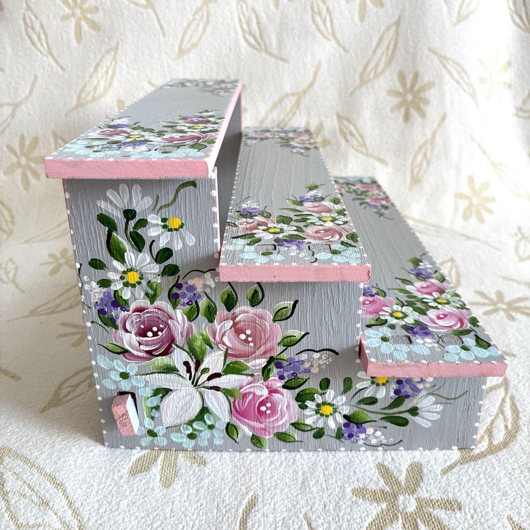 トールペイント 木製3段傾斜シェルフ、キャニスターラック、ディスプレイスタンド