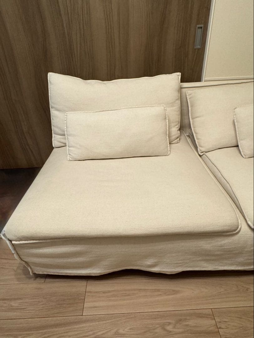 クリーム色 2人掛けソファ 背もたれクッション付き　IKEAソーデルハムン、