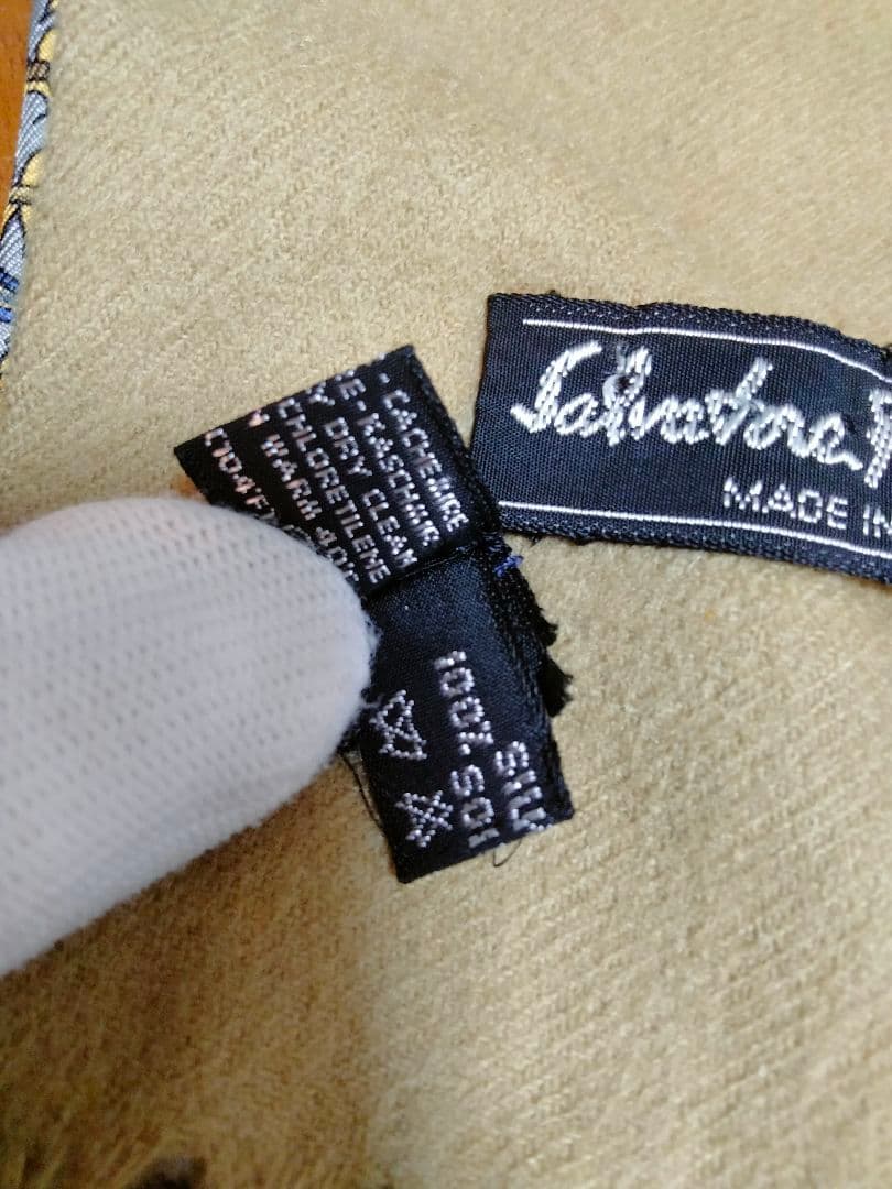 Salvatore Ferragamo シルク100％×カシミア100％マフラー