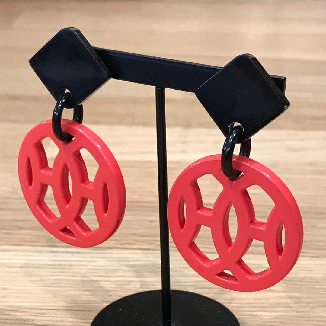 超美品 エルメス アヴァ ピアス バッファローホーン コーラルレッド 朱色