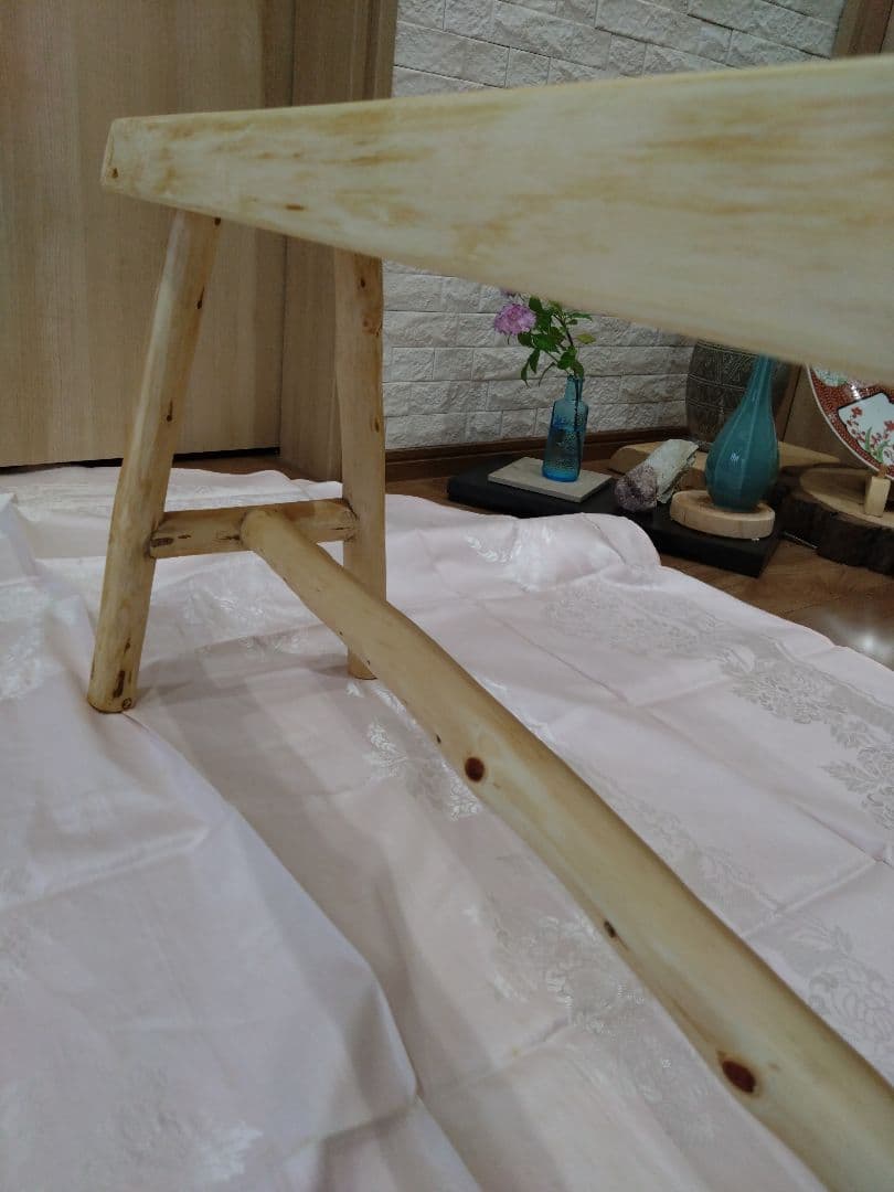 檜のベンチ（71）樹齢約70年、檜の原木の模様、年輪が綺麗に出ております