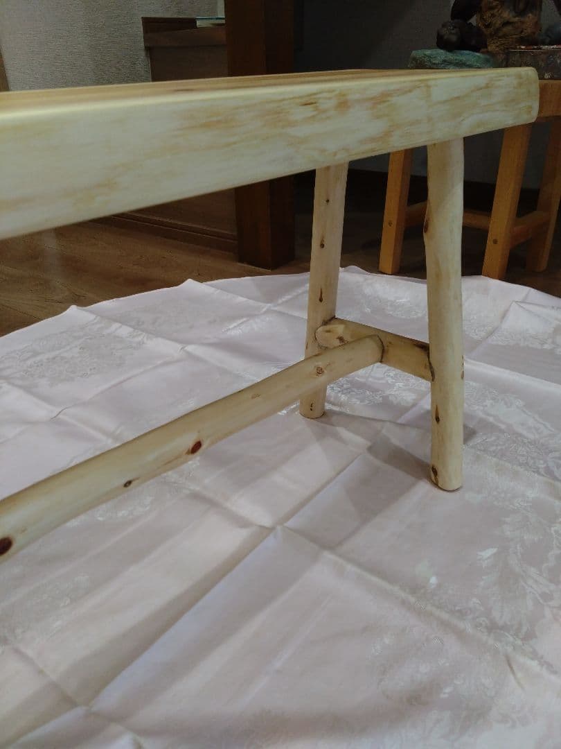 檜のベンチ（71）樹齢約70年、檜の原木の模様、年輪が綺麗に出ております