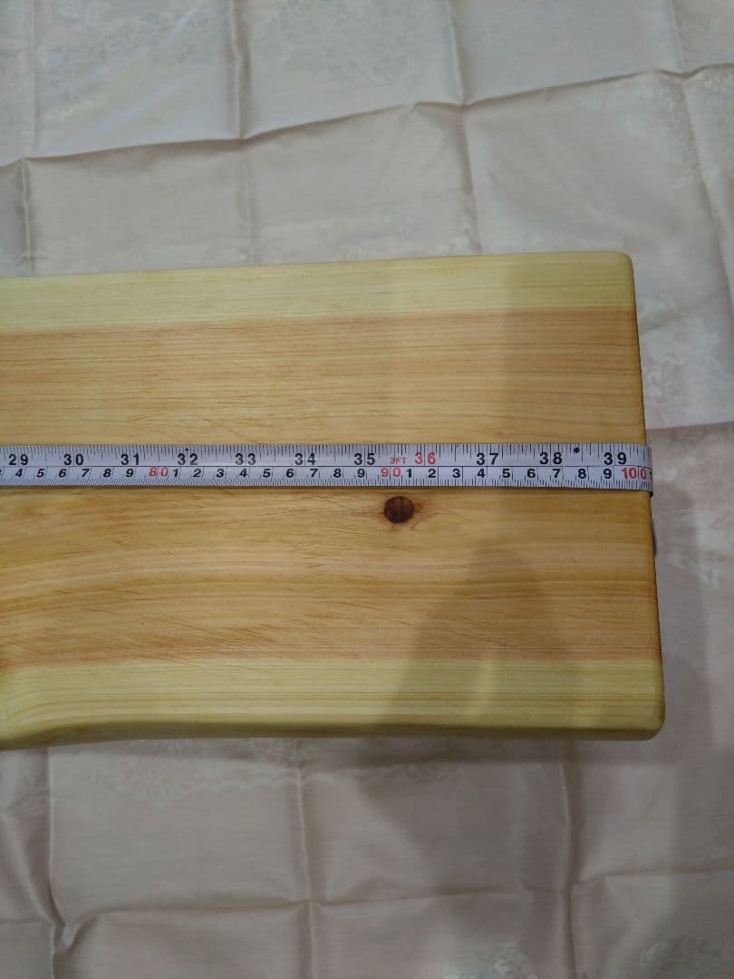 檜のベンチ（71）樹齢約70年、檜の原木の模様、年輪が綺麗に出ております