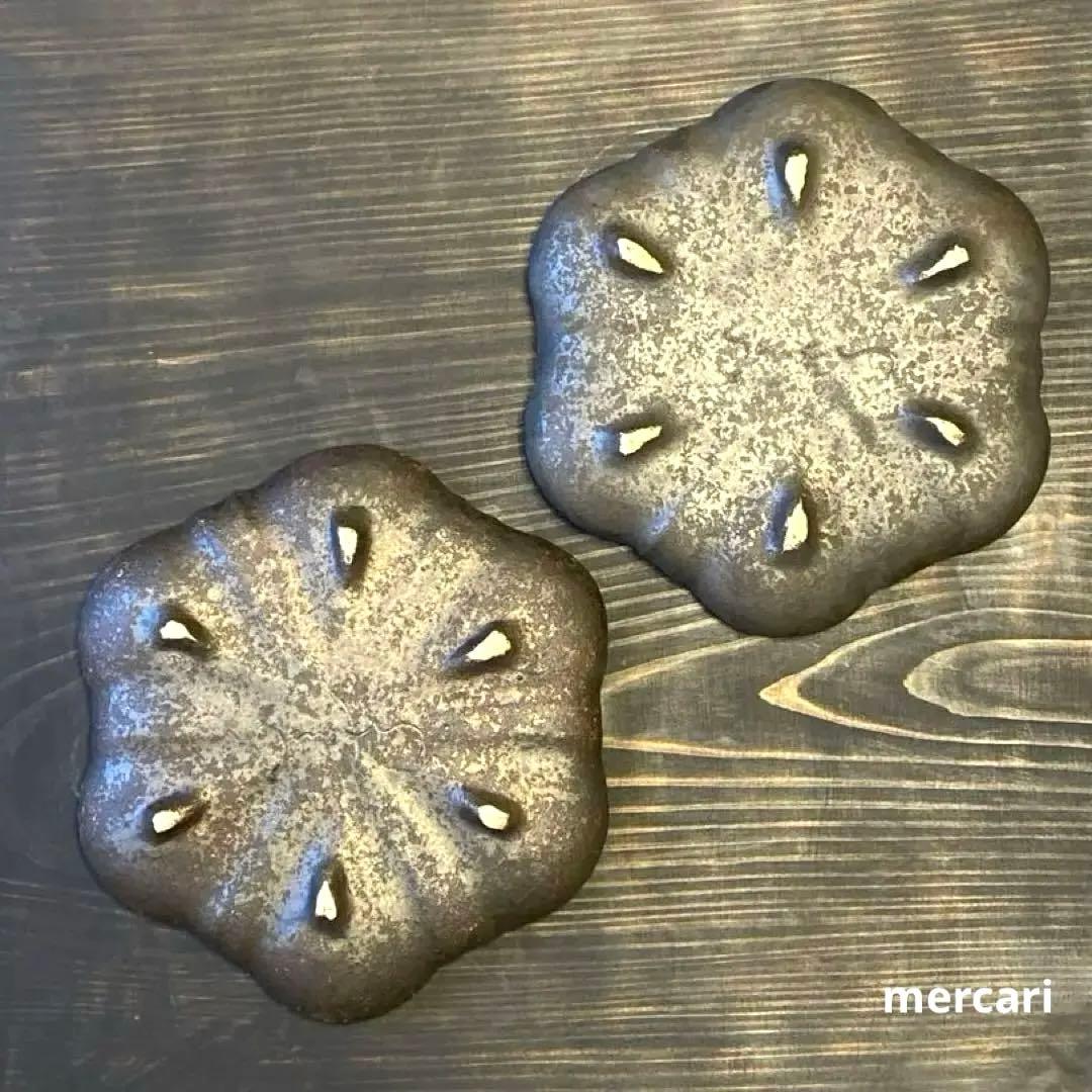 【本日限定特価】安福由美子　黒錆　足付六花弁皿 2枚　レア　作家もの　プレート