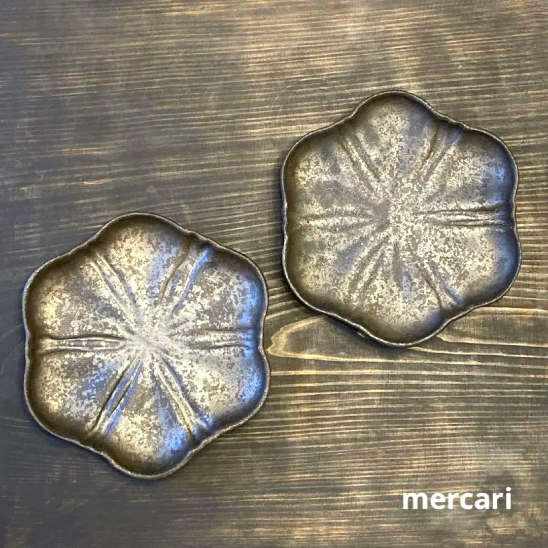 【本日限定特価】安福由美子　黒錆　足付六花弁皿 2枚　レア　作家もの　プレート
