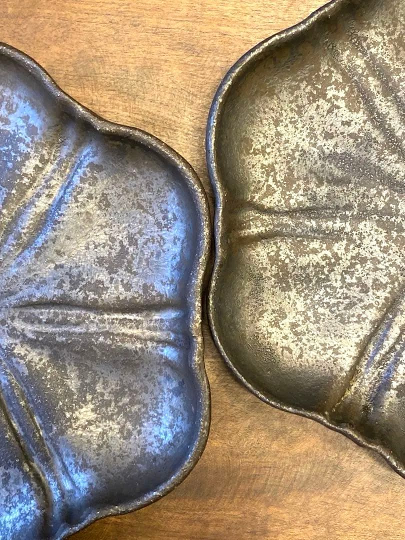 【本日限定特価】安福由美子　黒錆　足付六花弁皿 2枚　レア　作家もの　プレート