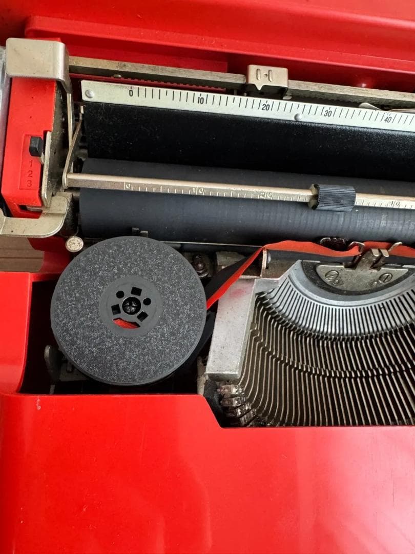 オリベッティ バレンタイン valentine タイプライター 赤