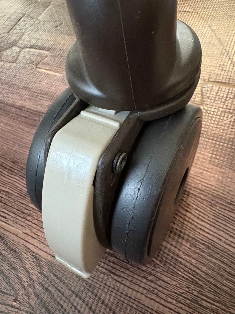 Combi 電動ハイローチェア　ネムリラ4キャス　オートスイング