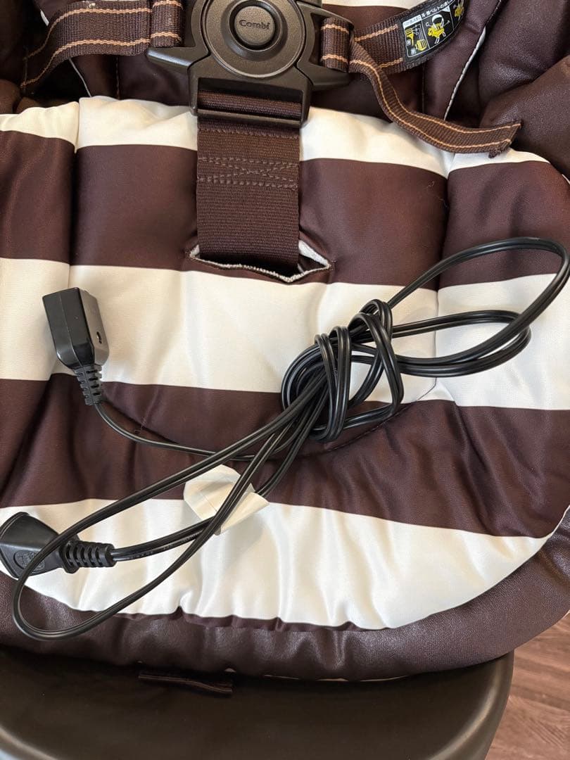 Combi 電動ハイローチェア　ネムリラ4キャス　オートスイング